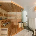 וילה Casiola - Relaxing With Private Sauna *